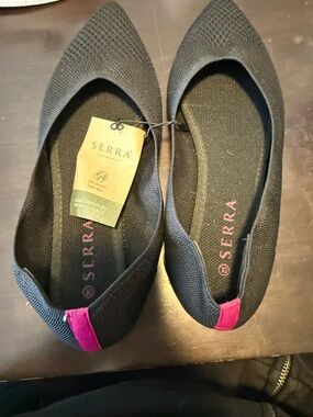 Serra ladies recycled material flats NWT size 10